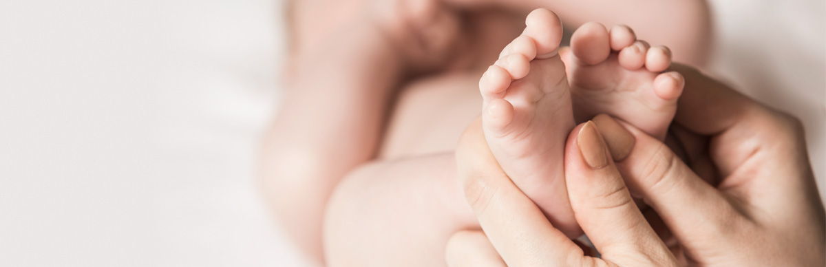 Baby Fuß-Reflexmassage schafft Linderung von Schmerzen